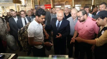 وزير الصناعة والنقل يقوم بجولة استكشافية في محطة قطارات مصر برمسيس