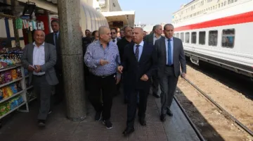 الوزير في محطة رمسيس: لا انطلاق للقطارات دون الفحص.. ووجوه شابة تترأس السكك الحديدية