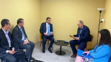 وزير الزراعة يلتقي بمفوض الاتحاد الأوروبي للصيد البحري خلال المؤتمر الدولي في فرنسا