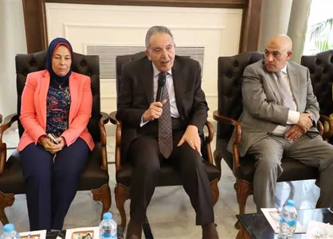 «غرفة تجارة الإسكندرية» تستعرض تعديلات قانون الإيجار القديم مع التجار والصناعيين ومقدمي الخدمات «غرفة تجارة الإسكندرية» تستعرض تعديلات قانون الإيجار القديم مع التجار والصناعيين ومقدمي الخدمات