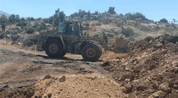 الجيش يفتح الطرق في محيط بلدة شبعا – حاصبيا (صور)
