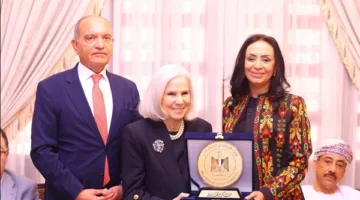 تكريم السفيرة هيفاء أبو غزالة من قبل وزيرة التضامن تقديرًا لجهودها المميزة.