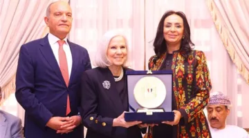وزيرة التضامن تكرم السفيرة هيفاء أبو غزالة تقديراً لعملها خلال فترة ولايتها في الأمانة العامة للجامعة العربية.