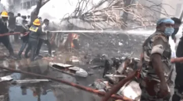 قفز في لحظة الخطر: الناجي الوحيد من حادث طائرة “إير إنديا” يشارك تجربته المخيفة | صور