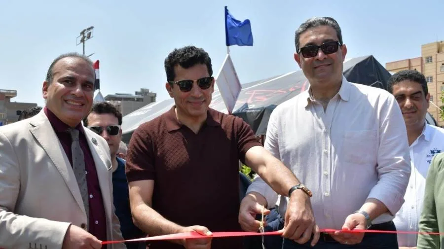 وزير الرياضة ومحافظ دمياط يدشّنان ملعب كرة القدم والمركز الاجتماعي في نادي كفر سعد