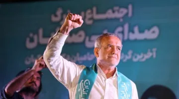 الرئيس الإيراني: سنقوم بإعادة بناء منشآتنا النووية في حال تعرضت للتدمير.
