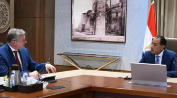 رئيس الوزراء ي reaffirm دعم الدولة لقطاع النفط وتشجيع الاستثمارات الجديدة