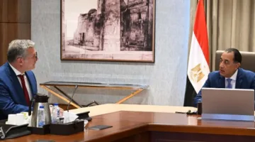 رئيس الوزراء يلتقي بوزير البترول والثروة المعدنية لمراجعة قضايا العمل