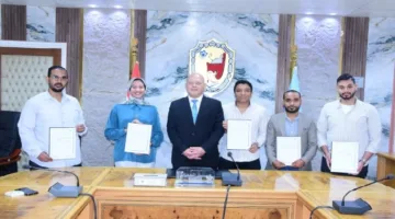 جامعة سوهاج تُقدم عقود رعاية لخمس مشروعات ناشئة وتوفر دعماً مالياً بقيمة 300 ألف جنيه لكل مشروع.