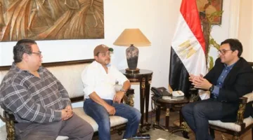 وزير الثقافة يناقش مع هنيدي تنظيم عروض مسرحية في المحافظات