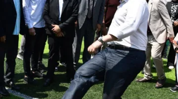 وزير الشباب ومحافظ دمياط يطلقان ملعب كرة القدم في نادي كفر سعد
