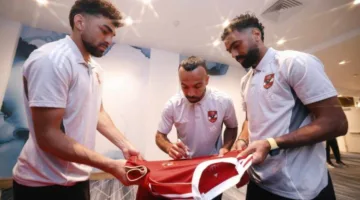«فيفا» ينجح في الحصول على توقيعات لاعبي الأهلي على الملابس الرياضية