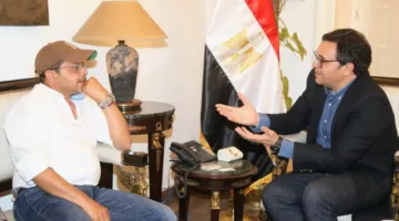 وزير الثقافة يجتمع بالنجم محمد هنيدي لمناقشة تقديم عروض مسرحية في المحافظات بدءًا من مسرح بيرم التونسي بالإسكندرية.
