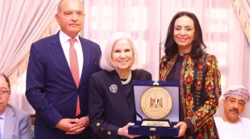 وزيرة التضامن تكرم السفيرة هيفاء أبو غزالة