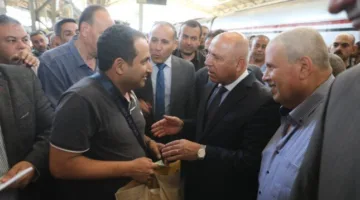 وزير النقل يوجه بتوفير كافة التسهيلات والخدمات المتميزة للمواطنين في السكك الحديدية
