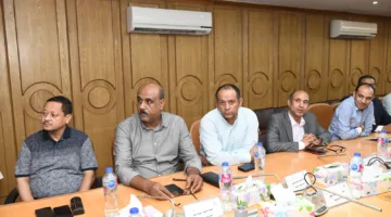 خلال مناقشة العقبات في القطاع الصحي.. محافظ قنا يقترح استراتيجيات لتحسين الخدمات الطبية