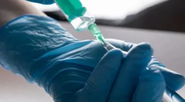 عامل يتوفى بعد تلقي حقنة مضاد حيوي في بولاق الدكرور.. وعائلته تتهم المركز الطبي بالتقصير