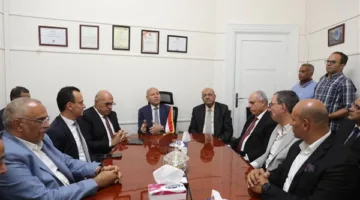 محافظ القاهرة يجتمع بمستأجري عقارات “وسط البلد” للاستماع إلى أفكارهم بشأن تطوير القاهرة الخديوية