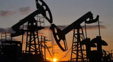 النفط يشهد ارتفاعًا ملحوظًا بعد الغارات الإسرائيلية على إيران