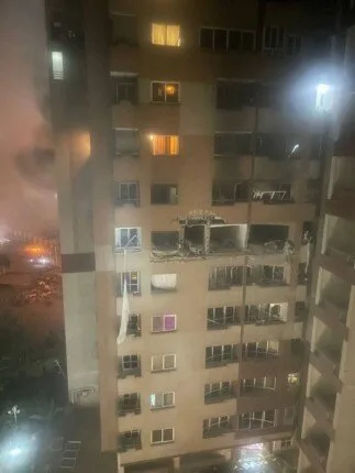 إذاعة جيش الاحتلال: الغارة الجوية استهدفت قائد الأركان الإيراني ومجموعة من علماء الذرة