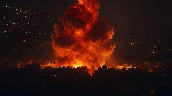 الجيش الإسرائيلي: نفذنا هجومات باستخدام 300 قنبلة لاستهداف مواقع داخل إيران الجيش الإسرائيلي: نفذنا هجومات باستخدام 300 قنبلة لاستهداف مواقع داخل إيران