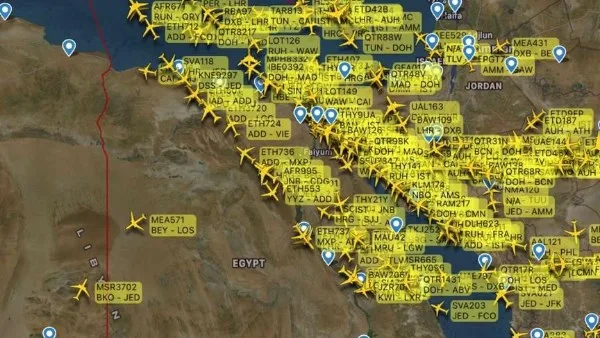 المطارات المصرية تزيد استعداداتها القصوى لاستقبال الطائرات الهاربة من مناطق النزاع. المطارات المصرية تزيد استعداداتها القصوى لاستقبال الطائرات الهاربة من مناطق النزاع.