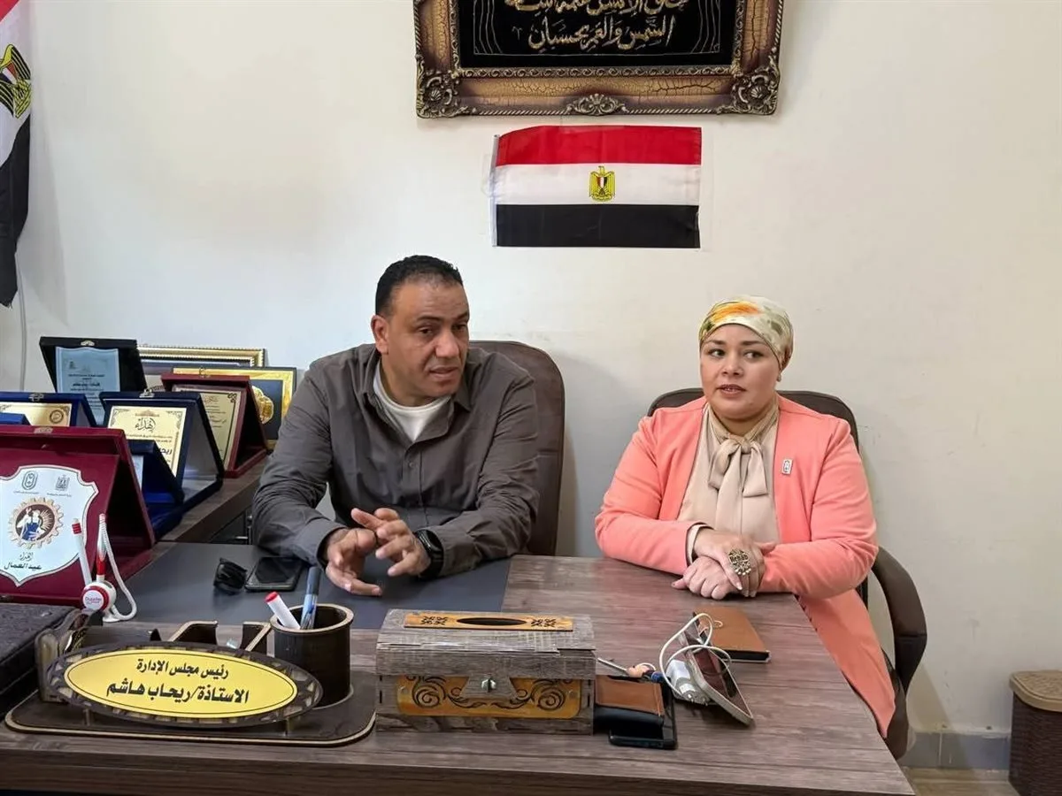 رئيس اتحاد شباب العمال يقوم بجولة شاملة لدعم الفروع. رئيس اتحاد شباب العمال يقوم بجولة شاملة لدعم الفروع.