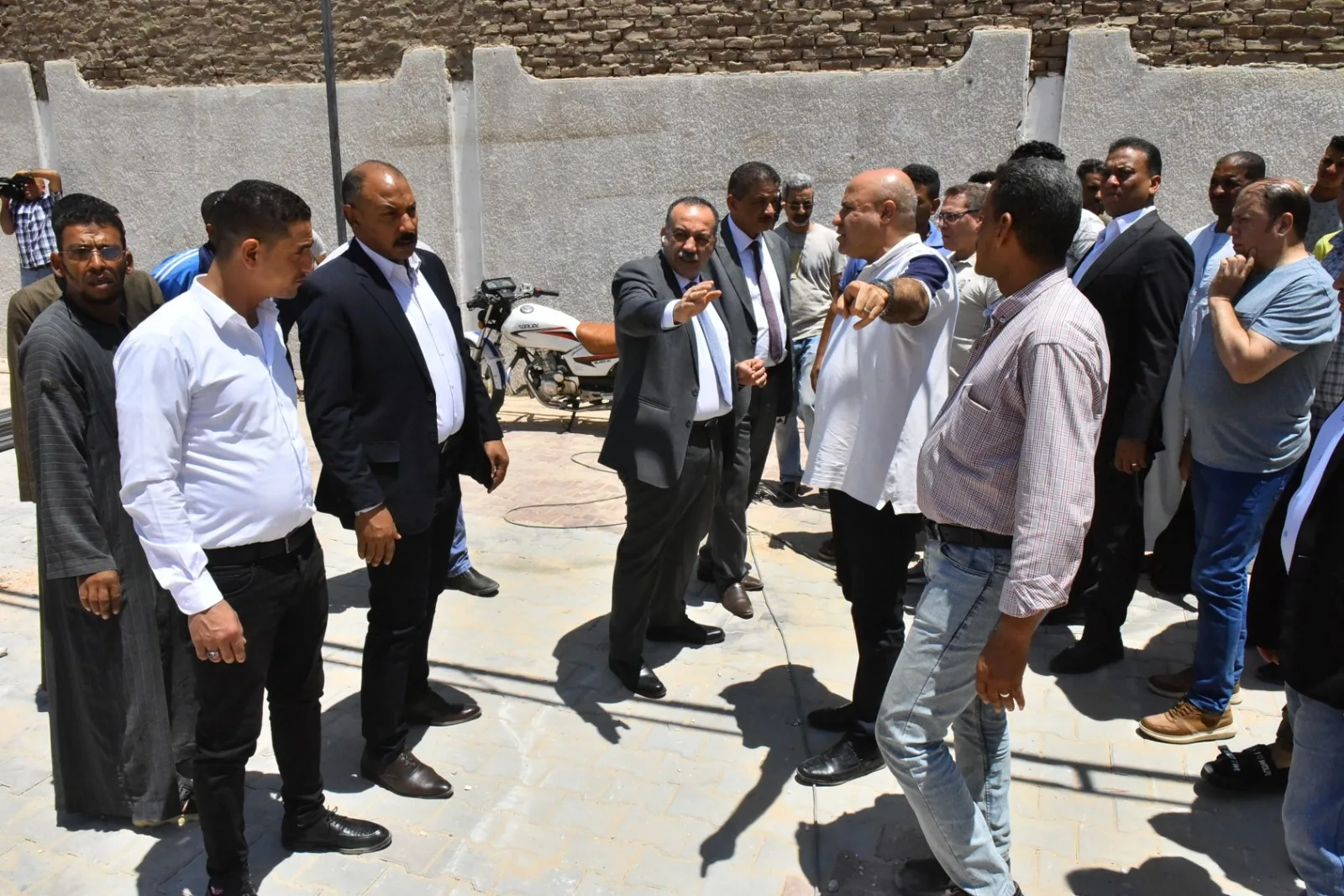 محافظ أسيوط: السوق الحضري في ميدان المجذوب ينظم أنشطة البيع والشراء في المدينة محافظ أسيوط: السوق الحضري في ميدان المجذوب ينظم أنشطة البيع والشراء في المدينة