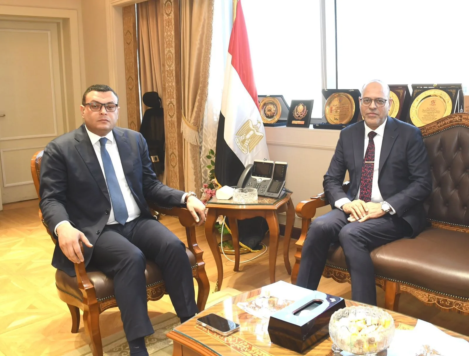 وزيرا الإسكان والعمل يناقشان سبل التعاون في تطوير مهارات العمالة وزيرا الإسكان والعمل يناقشان سبل التعاون في تطوير مهارات العمالة