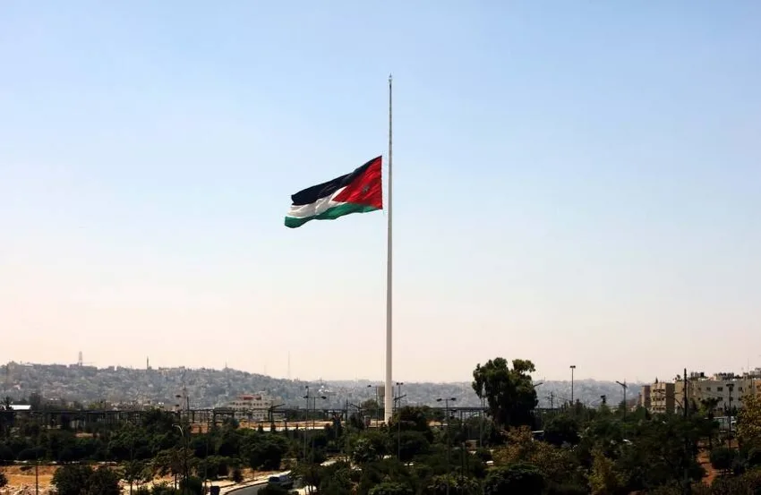 الجيش الأردني: الطائرات الحربية وأنظمة الدفاع التصديت لصواريخ وطائرات مسيرة دخلت الأجواء الأردنية. الجيش الأردني: الطائرات الحربية وأنظمة الدفاع التصديت لصواريخ وطائرات مسيرة دخلت الأجواء الأردنية.