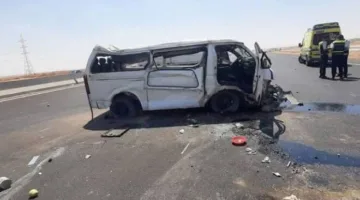 وفاة وإصابة 14 فردًا جراء انقلاب ميكروباص على الطريق الغربي لأسيوط