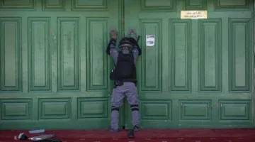 الاحتلال يغلق المسجد الأقصى بينما يشهد الضفة إغلاقًا كاملاً