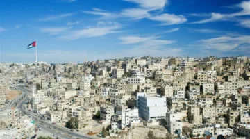 استماع صافرات الإنذار في العاصمة الأردنية عمان