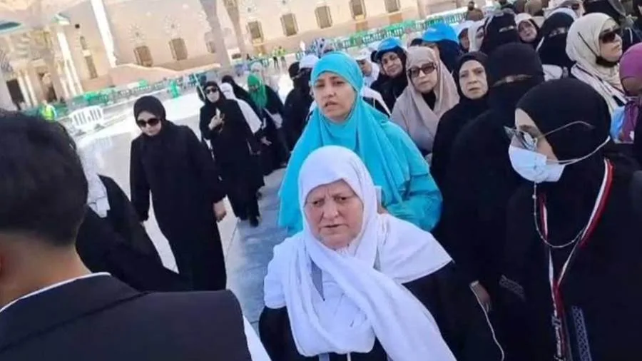 بعثة حج الجمعيات تنظم جولات إلى الروضة بمرافقة الحجاج حتى موقع تجمعهم في الحرم. بعثة حج الجمعيات تنظم جولات إلى الروضة بمرافقة الحجاج حتى موقع تجمعهم في الحرم.