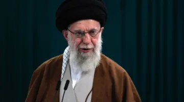 المرشد الإيراني يقرر تعيين قائد جديد للجيش الإيراني