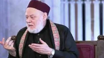 علي جمعة يفسر معنى الخشوع وينذر من تحول العبادة إلى عادة يومية.