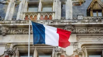 فرنسا تحذر مواطنيها من السفر إلى إيران وإسرائيل