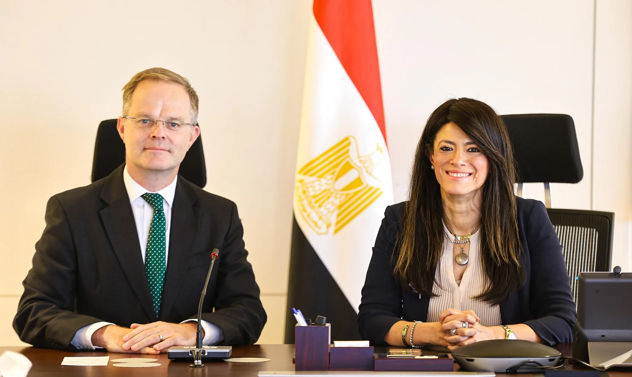 وزيرة التخطيط تتناول مع السفير البريطاني سبل تعزيز التعاون الاقتصادي والاستثماري المتبادل.