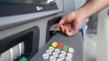 وفاة مسن أمام ماكينة الصراف الآلي بعد استلام معاشه في المحلة
