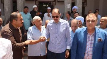 محافظ سوهاج يشارك في صلاة الجمعة ويناقش مشكلات ومقترحات المواطنين