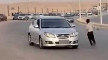 تسليط الضوء على تفاصيل تداول فيديو يظهر طفلًا يلعب في وسط أحد المحاور في منطقة المقطم بالقاهرة