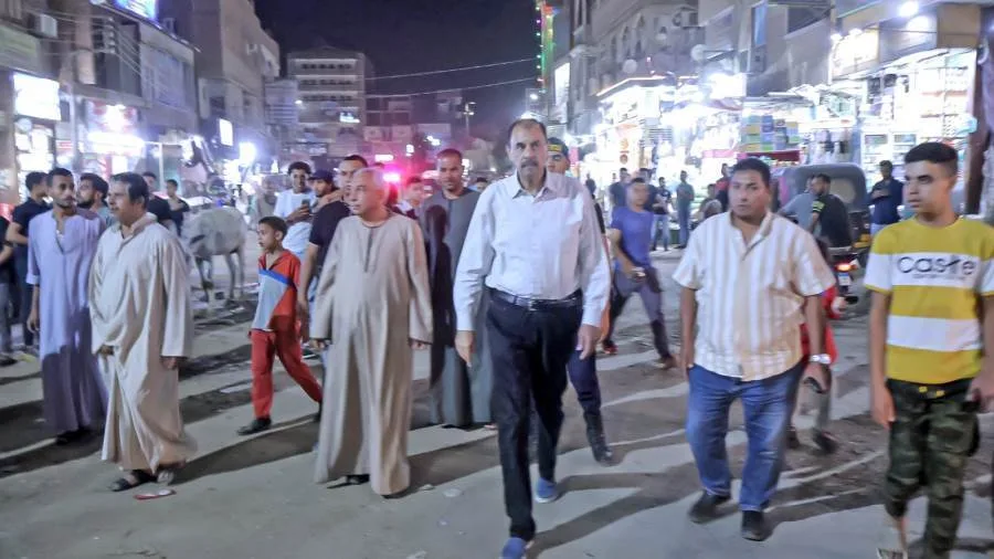 محافظ سوهاج يزور الشارع لتقييم جودة الخدمات المقدمة للمواطنين والوضع العام. محافظ سوهاج يزور الشارع لتقييم جودة الخدمات المقدمة للمواطنين والوضع العام.