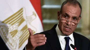وزير الخارجية المصري يتحدث إلى نظيره الإيراني: مصر ترفض وتندد بانتهاك سيادة الدول وسلامتها
