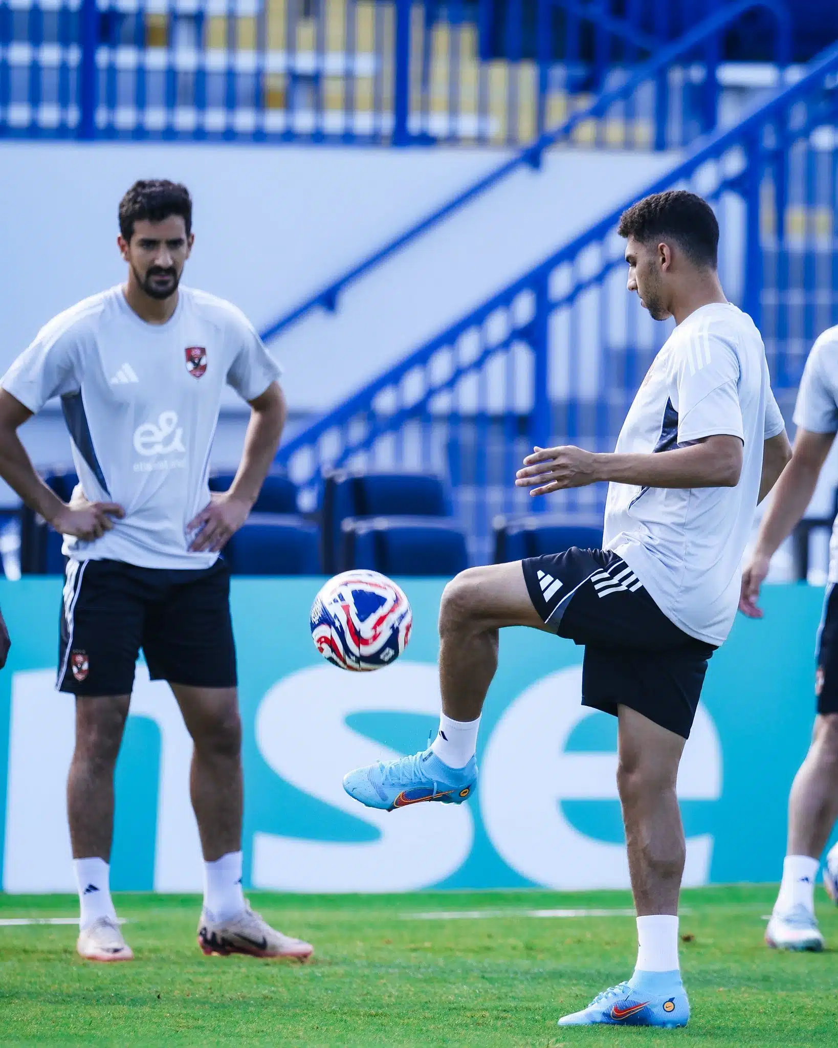 كوكا يرفض لقاء ريفيرو وصدمة بشأن عمر الساعي رسمياً.. وأداء غير موفق للأهلي أمام سيراميكا كوكا يرفض لقاء ريفيرو وصدمة بشأن عمر الساعي رسمياً.. وأداء غير موفق للأهلي أمام سيراميكا