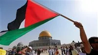 ارتداء الكوفية الفلسطينية قد يؤدي إلى عقوبات على قاضٍ أمريكي