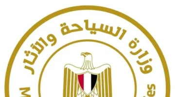 وزير السياحة والآثار يراقب سير العمل في غرفة عمليات تنظيم الحركة السياحية في مصر