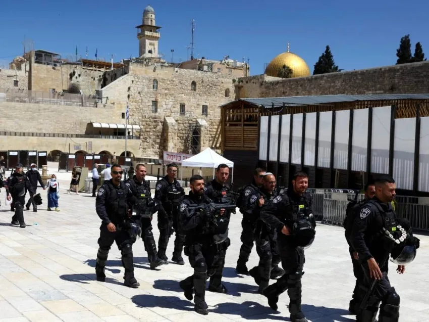 الاحتلال الإسرائيلي يفرض إغلاقًا على المسجد الأقصى والحرم الإبراهيمي الاحتلال الإسرائيلي يفرض إغلاقًا على المسجد الأقصى والحرم الإبراهيمي