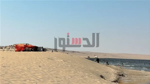 تجنبًا لحرارة الصيف.. سكان الفيوم يتوافدون إلى مياه بحيرة قارون.. مباشرة