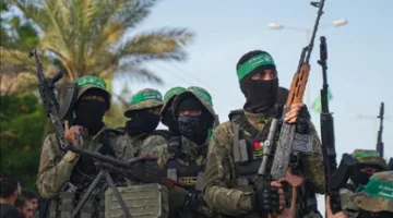القسام وسرايا القدس تعلنان عن قتل جنود إسرائيليين واستهداف مركبات عسكرية في شمال وجنوب غزة.