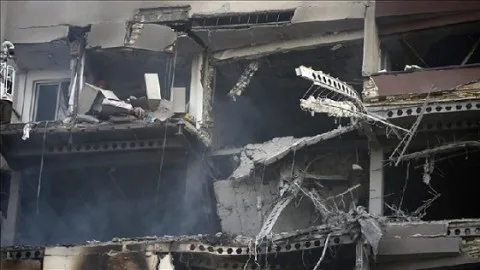 جهود عربية لاحتواء التوتر في المنطقة عقب الهجوم الإسرائيلي على إيران جهود عربية لاحتواء التوتر في المنطقة عقب الهجوم الإسرائيلي على إيران